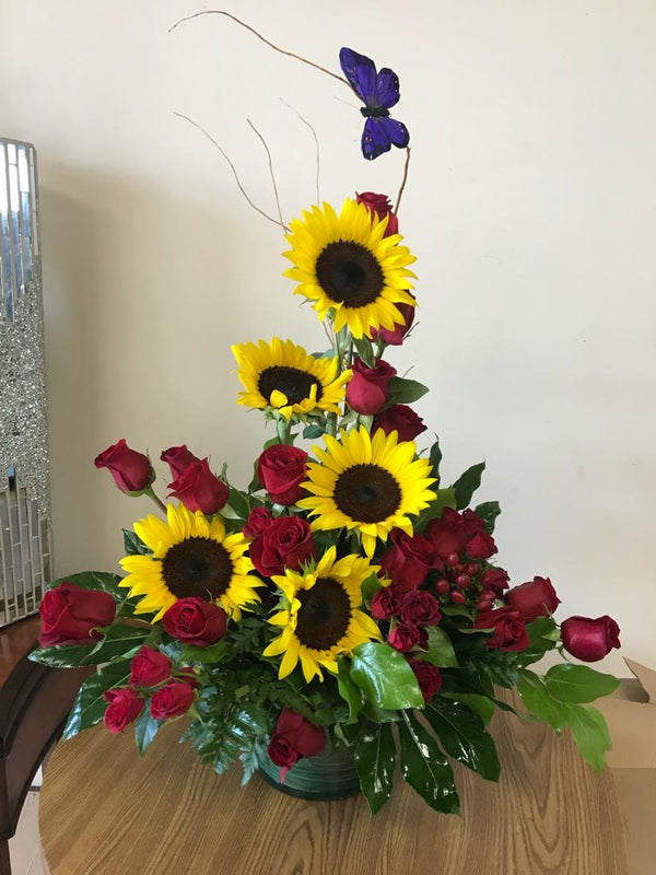 GLW071 - SUNFLOWERS AND RED ROSES (with Little Butterfly)