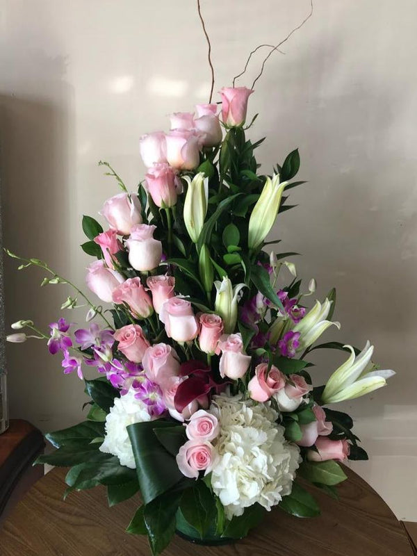 GLW087 - 24 PINK ROSES SPIRAL WITH HYDRANGEAS, ORCHIDS AND LILIES