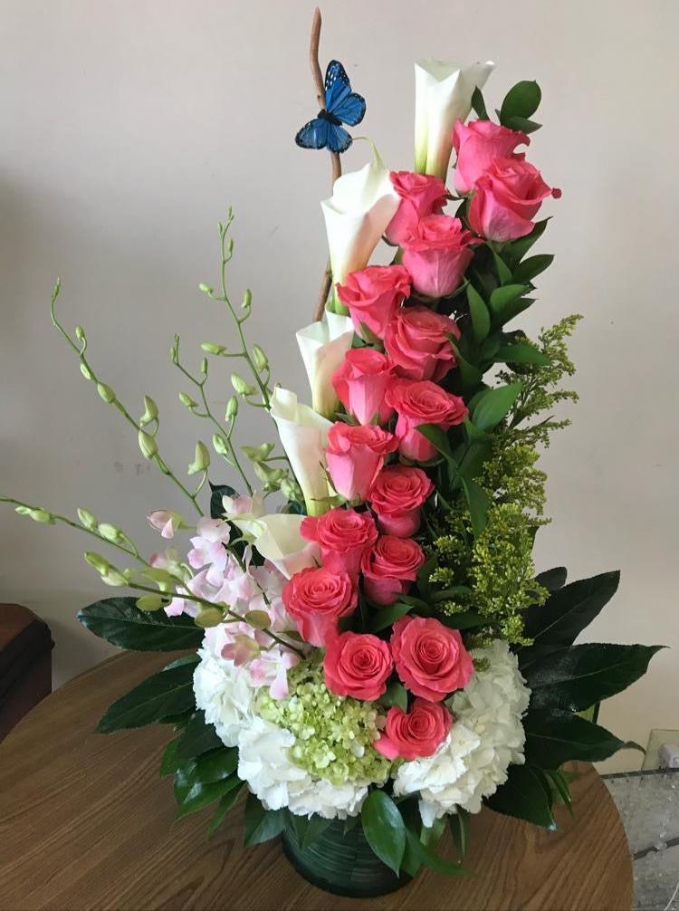 GLW091 - Spiral Roses with Callas and Hydrangeas
