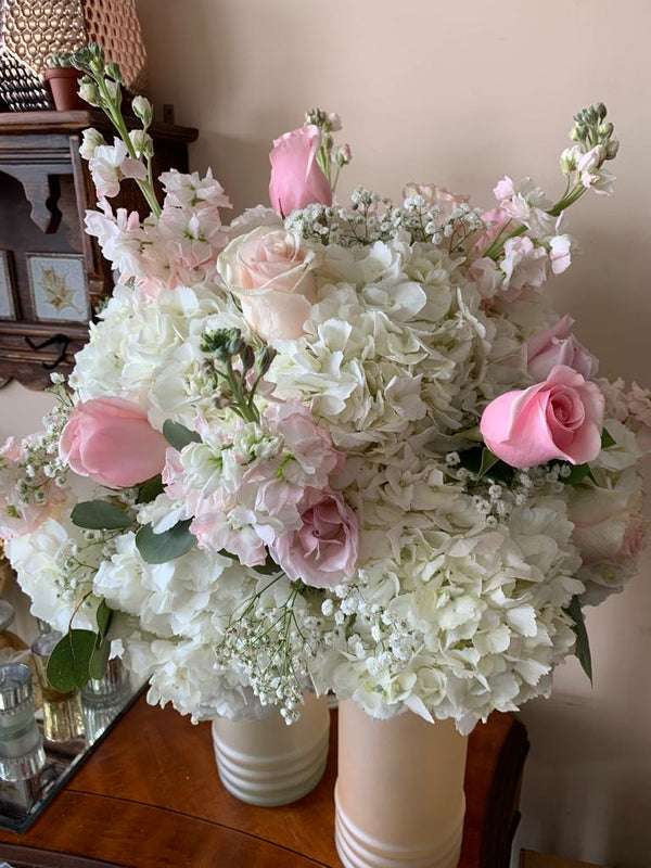 GLW092 - WHITE STOCK AND HYDRANGEAS WITH PINK ROSES
