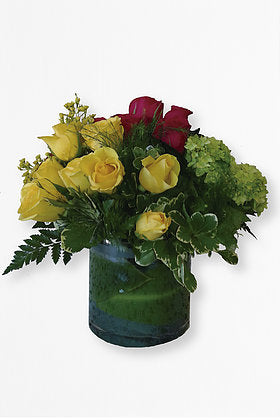 GLW057 - RED AND YELLOW ROSES, HYDRANGEAS